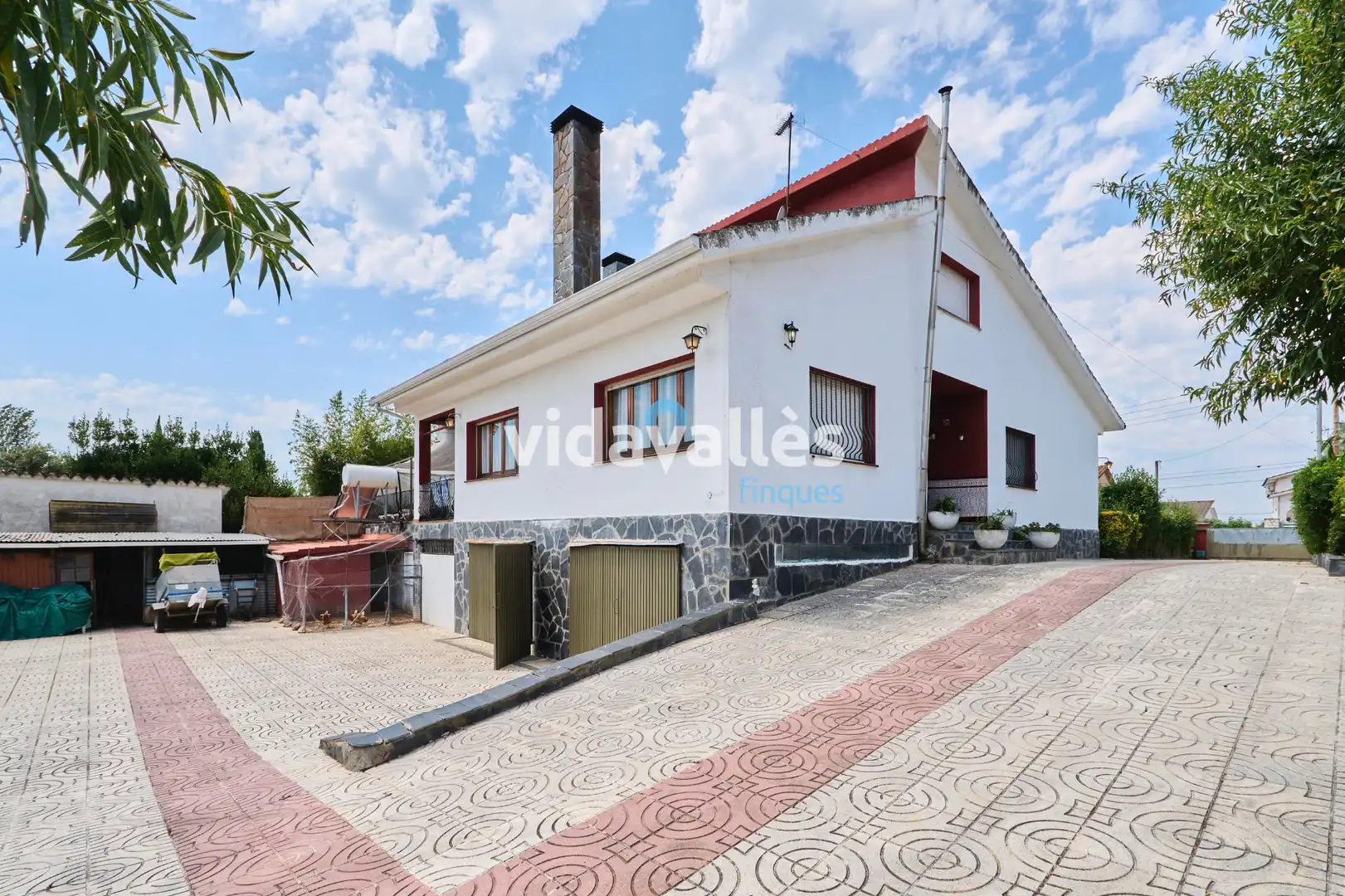 Casa amb piscina en venda a Carrer del Montseny