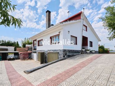 Maison avec piscine à vendre à Carrer del Montseny