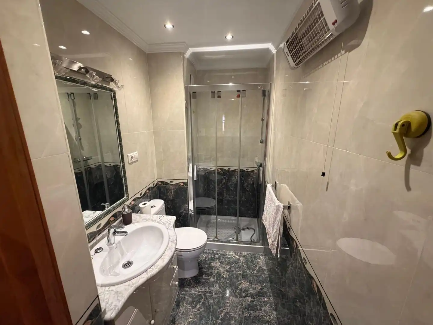 Badezimmer von Wohnung zur Miete in Málaga