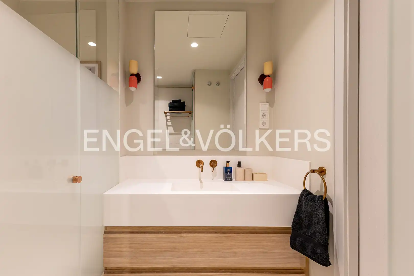 Bathroom of Flat for rent in Madrid  with Air Conditioner, Heating and Swimming Pool