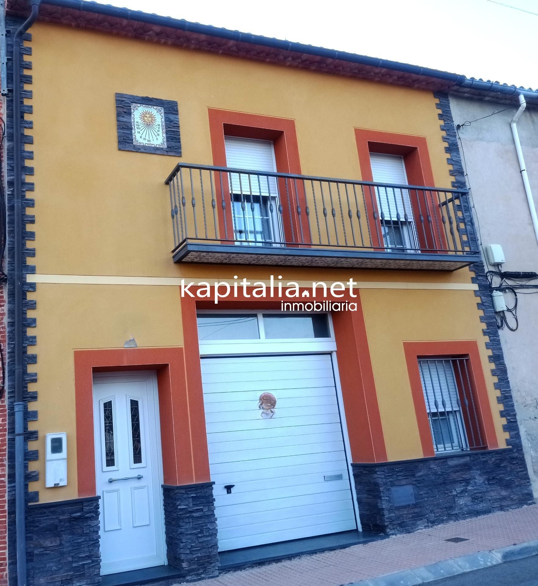 Vista exterior de Casa o xalet en venda en Gaianes amb Jardí privat, Terrassa i Balcó