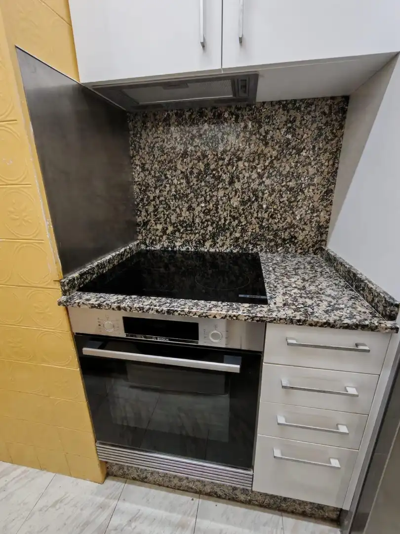 Cocina de Piso de alquiler en Vigo  con Calefacción y Balcón