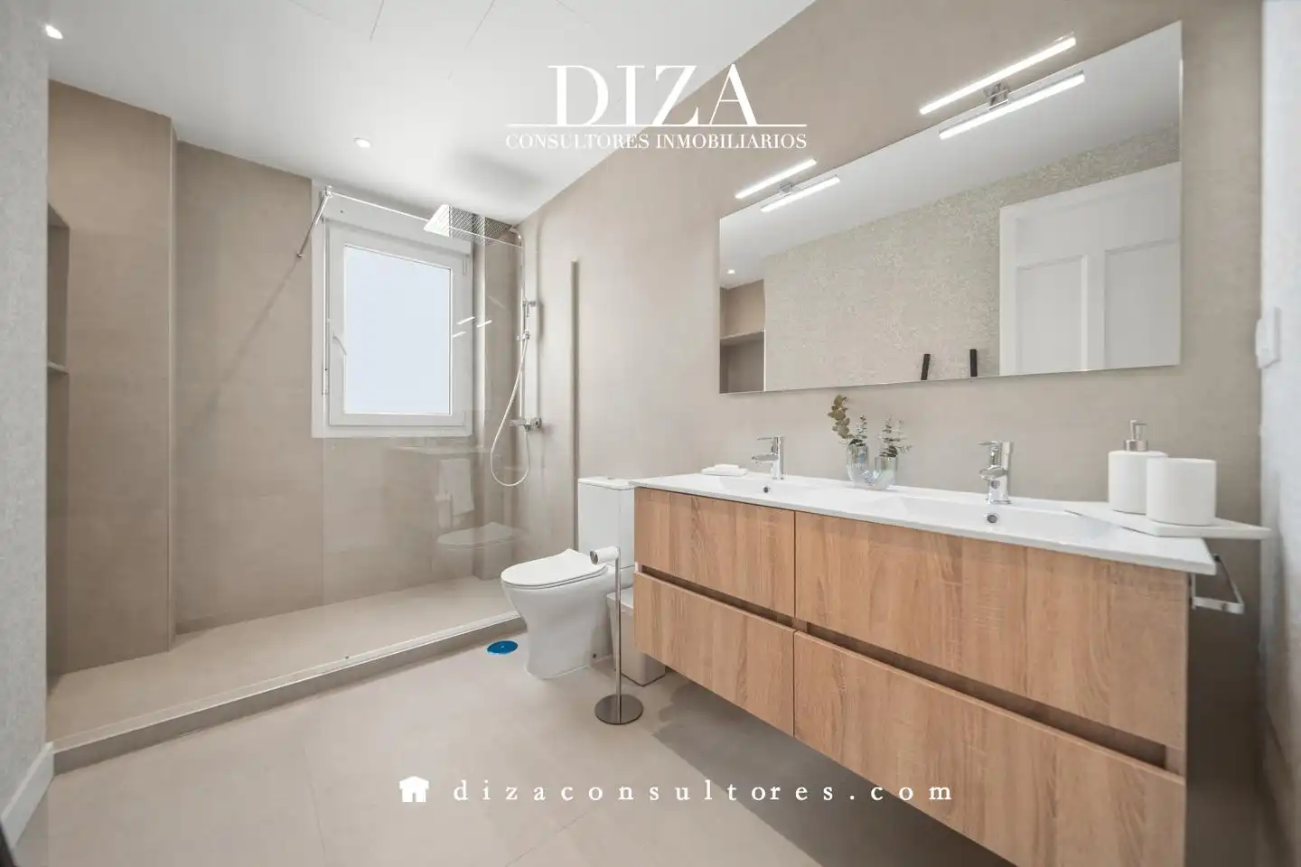 Bathroom of Flat for rent in Madrid  with Air Conditioner and Heating