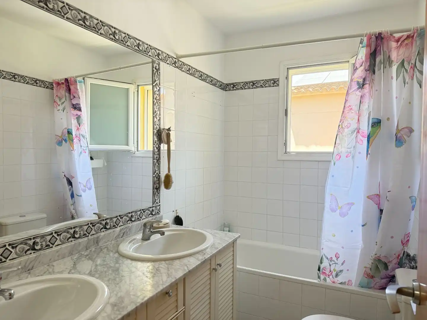 Badezimmer von Einfamilien-Reihenhaus zur Miete in Castelldefels mit Klimaanlage, Heizung und Privatgarten