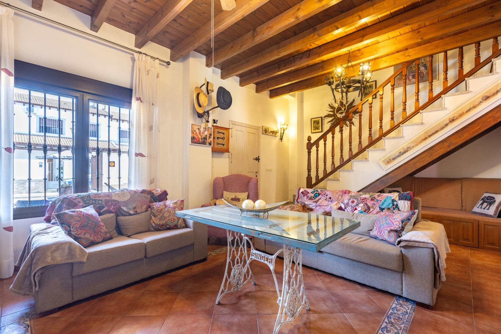 Sala de estar de Casa adosada en venta en Villamanrique de la Condesa con Aire acondicionado, Calefacción y Trastero