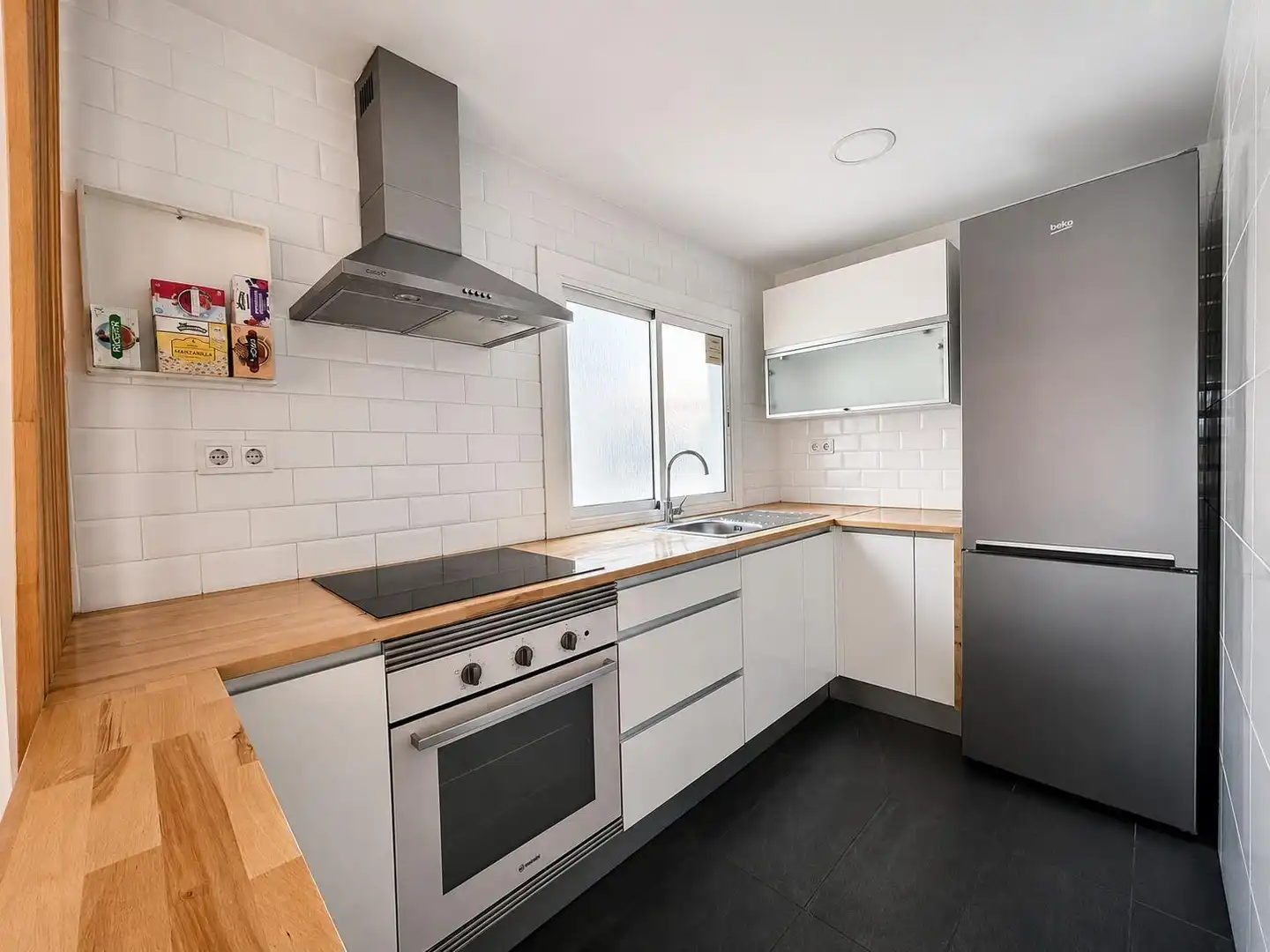 Kitchen of Attic for sale in L'Hospitalet de Llobregat  with Heating, Parquet flooring and Terrace