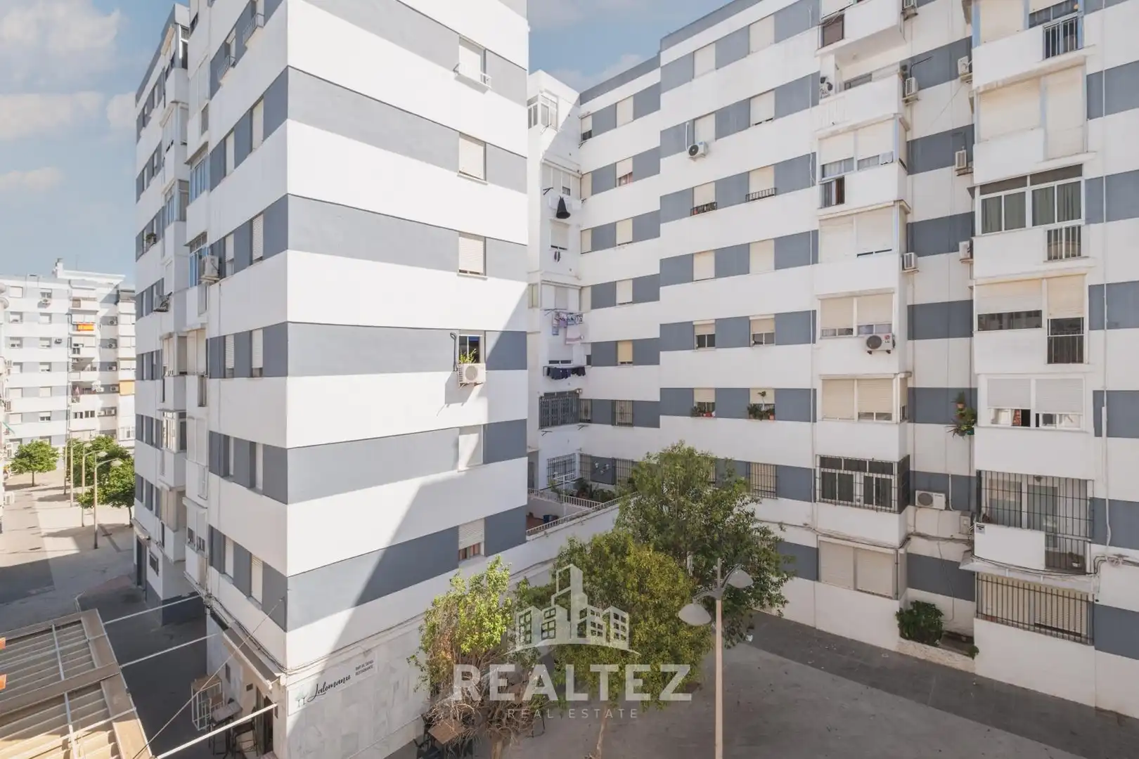 Vista exterior de Pis en venda en Jerez de la Frontera amb Alarma