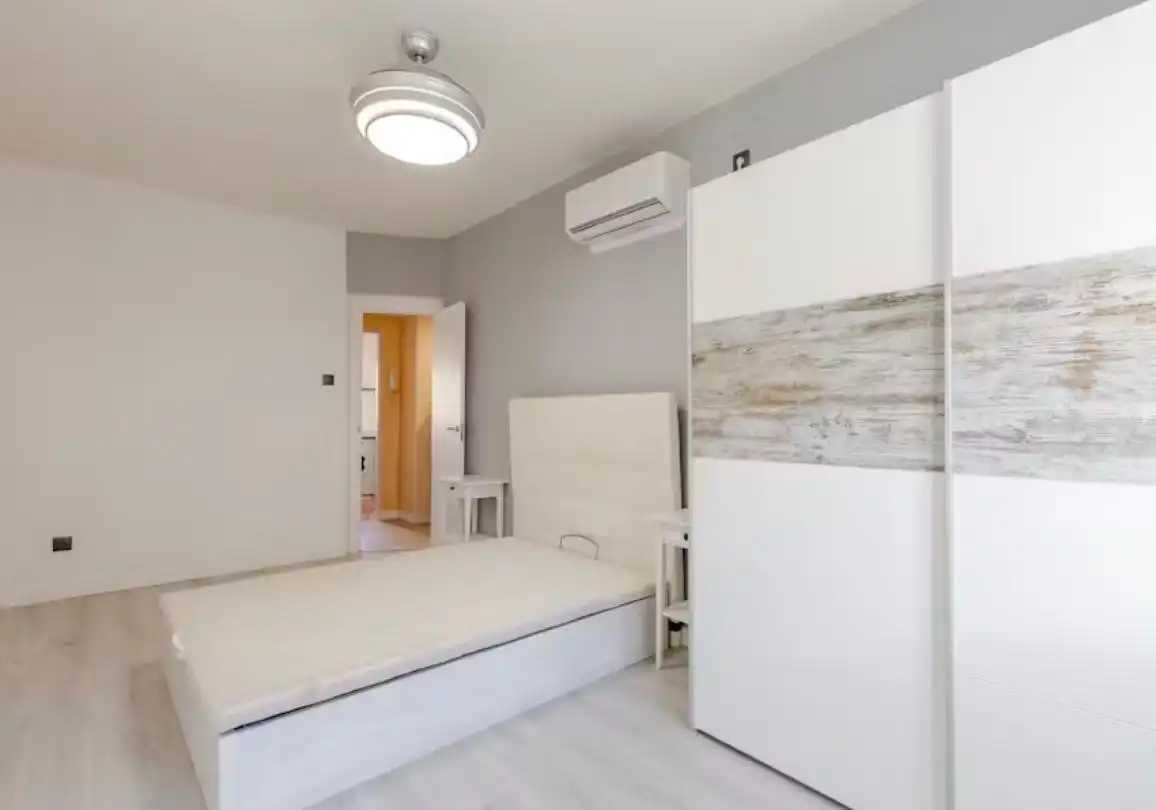 Schlafzimmer von Wohnung zur Miete in Usera
