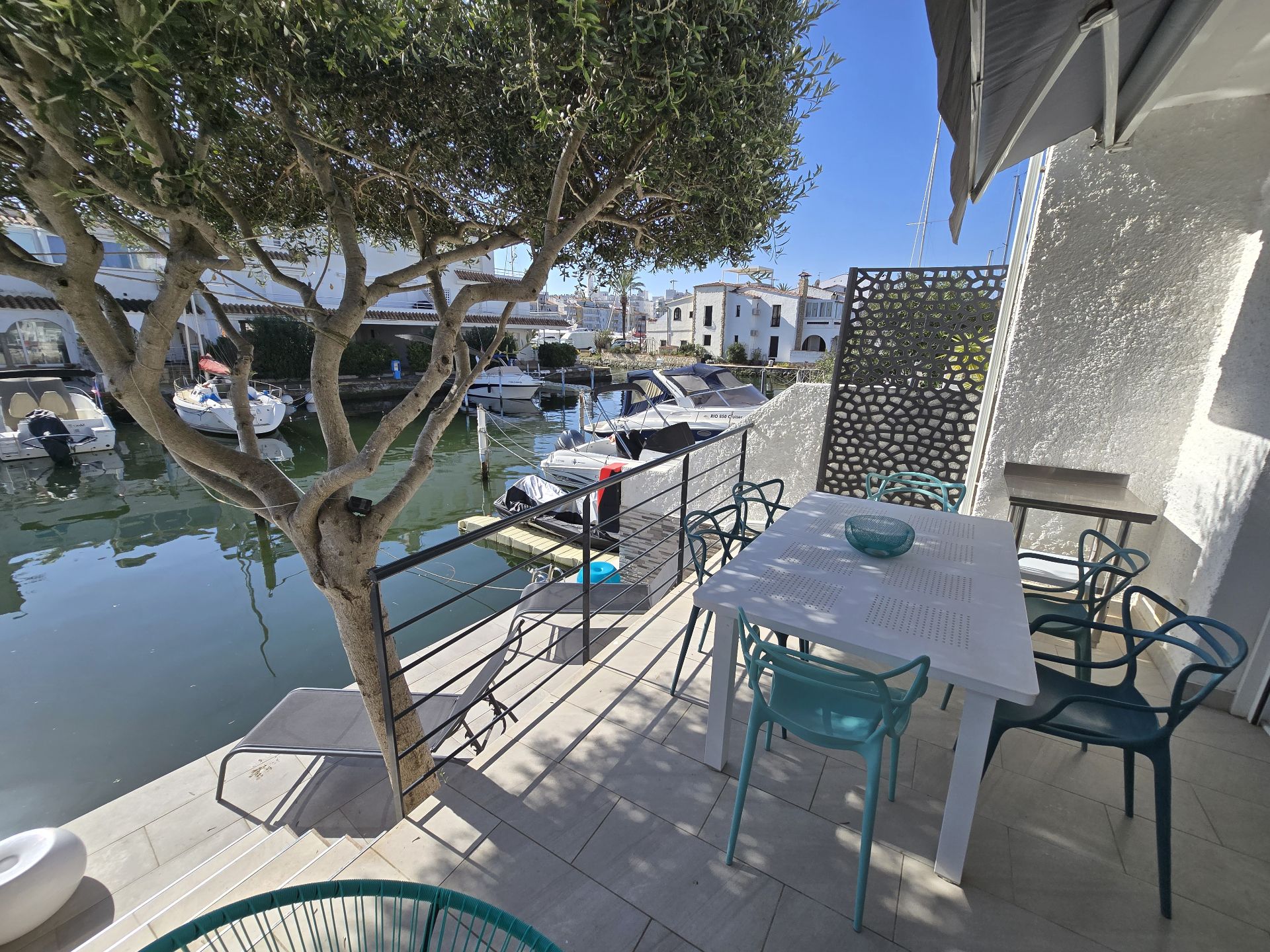 Terrassa de Casa adosada en venda en Empuriabrava amb Aire condicionat, Terrassa i Balcó