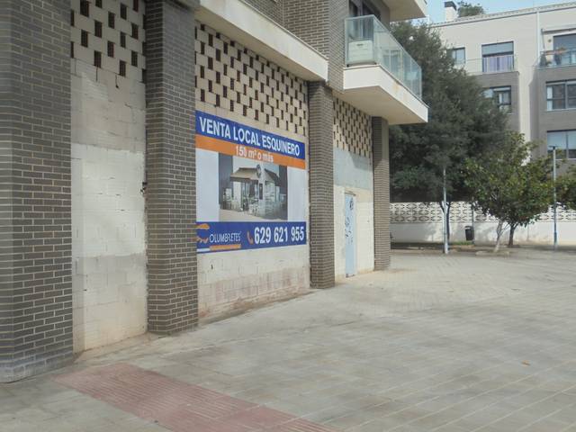 Local comercial en Venta en Avenida Enrique Gimeno, 2 en Ciutat del Transport - La Salera