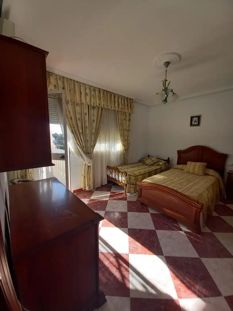 Dormitori de Casa o xalet en venda en Córdoba amb Jardí privat, Terrassa i Moblat