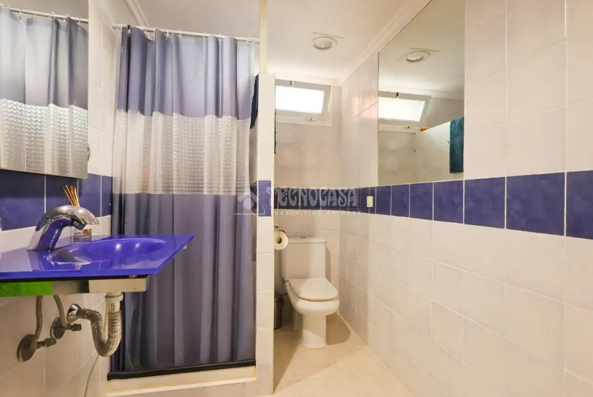 Badezimmer von Wohnung zum Verkauf in Sagunto / Sagunt mit Klimaanlage, Parkett und Möbliert