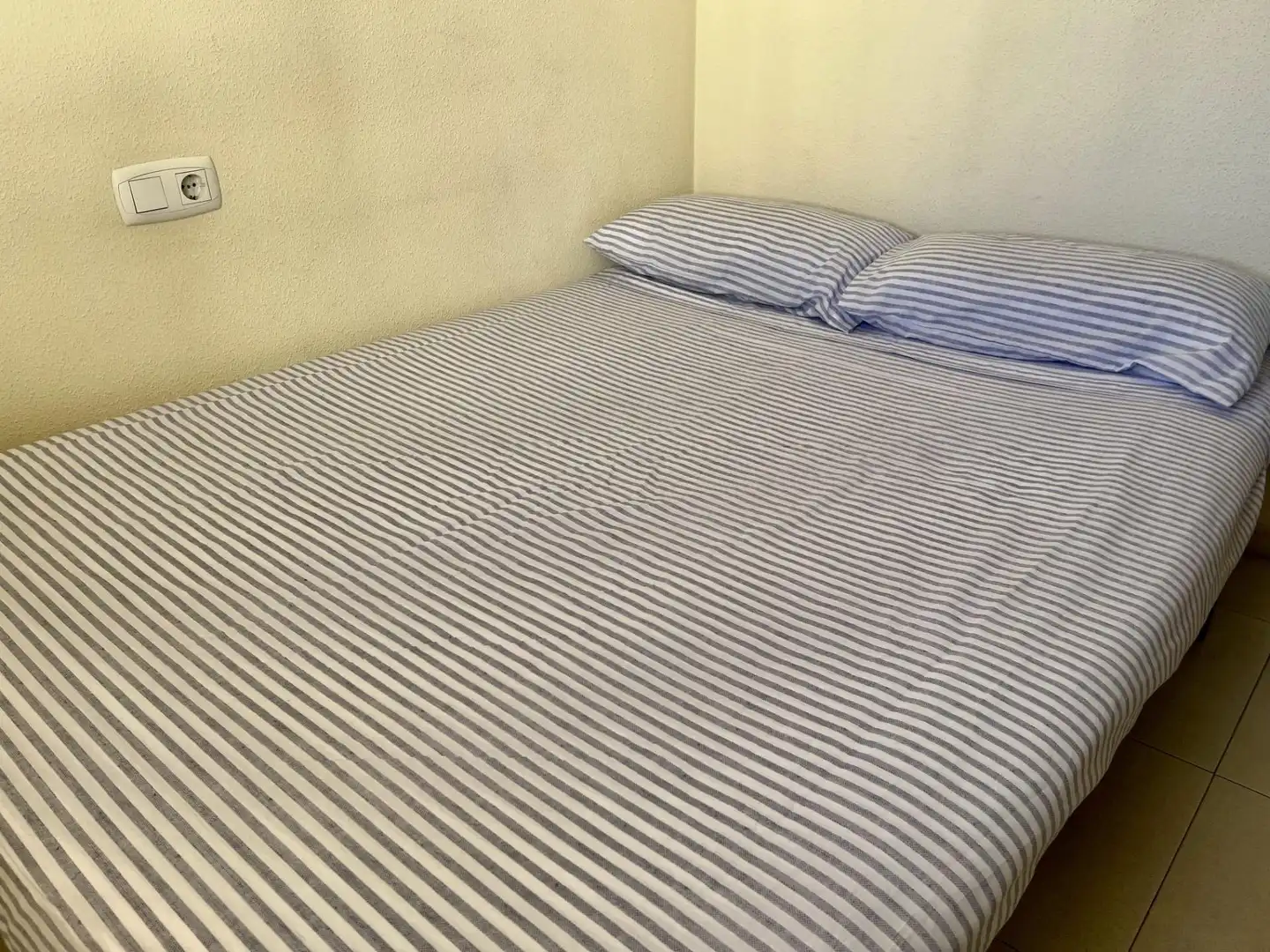 Dormitori de Pis de lloguer en Málaga amb Aire condicionat, Jardí privat i Terrassa