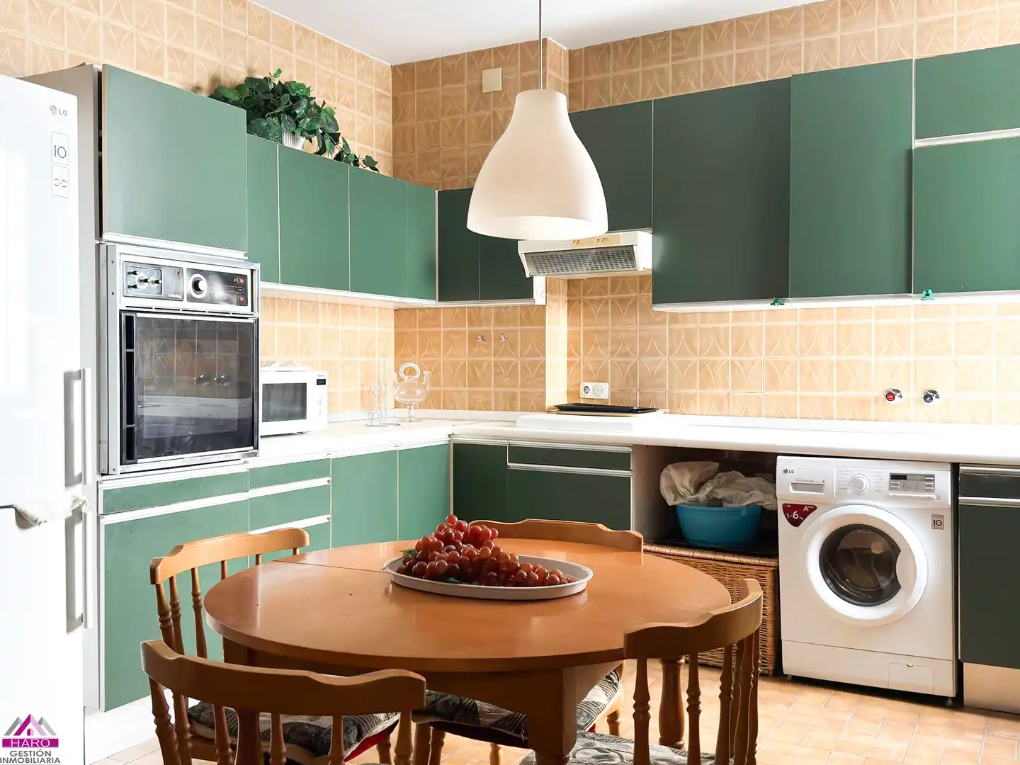 Cocina de Piso en venta en Madrid con Calefacción, Trastero y Balcón