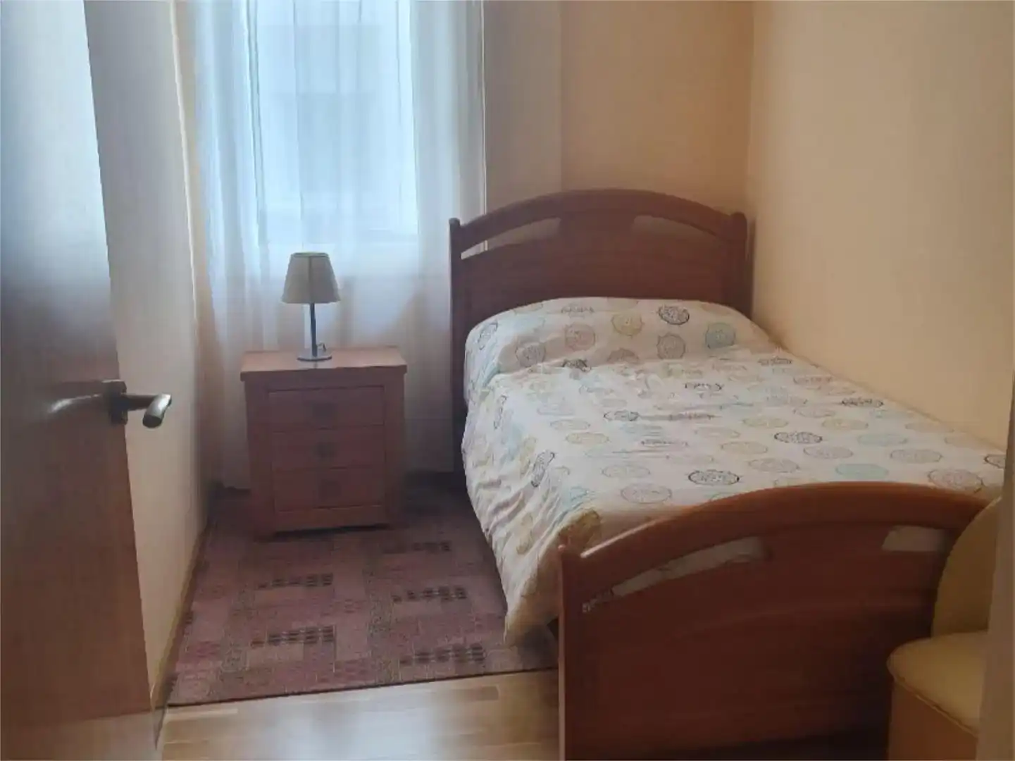 Dormitori de Pis en venda en León Capital  amb Calefacció, Parquet i Moblat