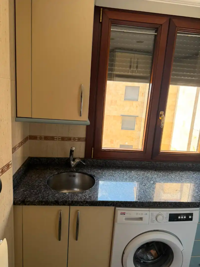 Cocina de Piso de alquiler en Salamanca con Calefacción, Parquet y Amueblado