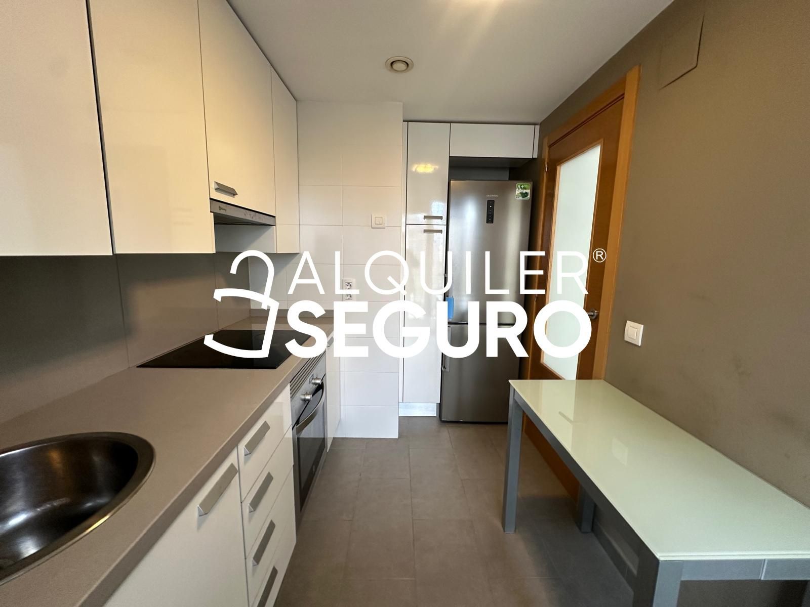 Cocina de Piso de alquiler en  Valencia Capital con Aire acondicionado, Piscina y Amueblado