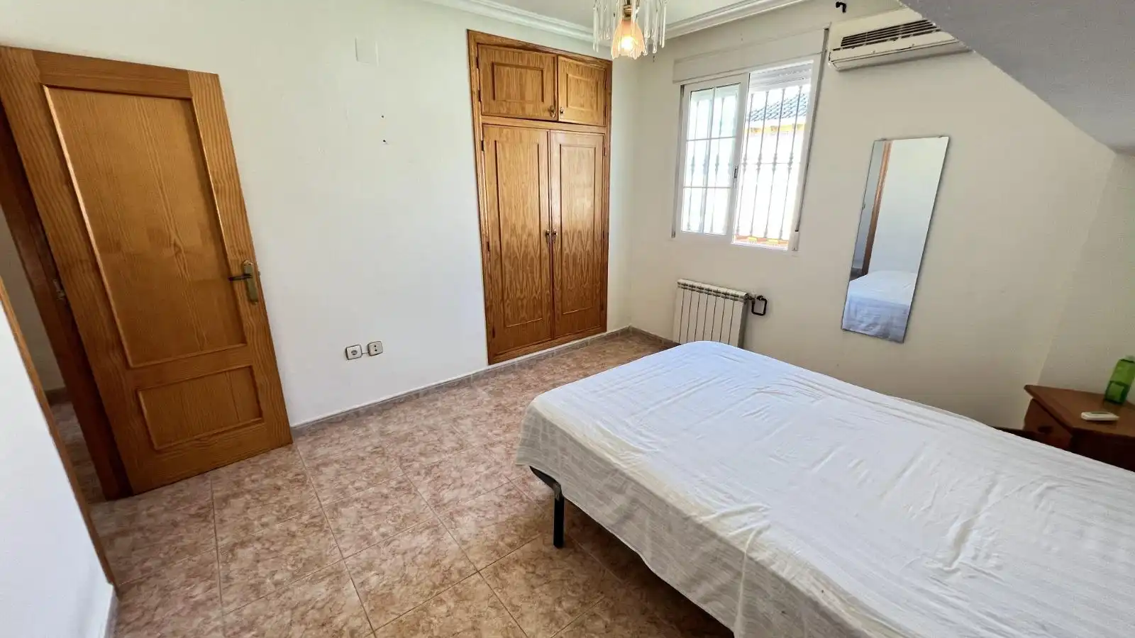 Habitación de Casa adosada en venta en Torrevieja con Aire acondicionado, Jardín privado y Terraza