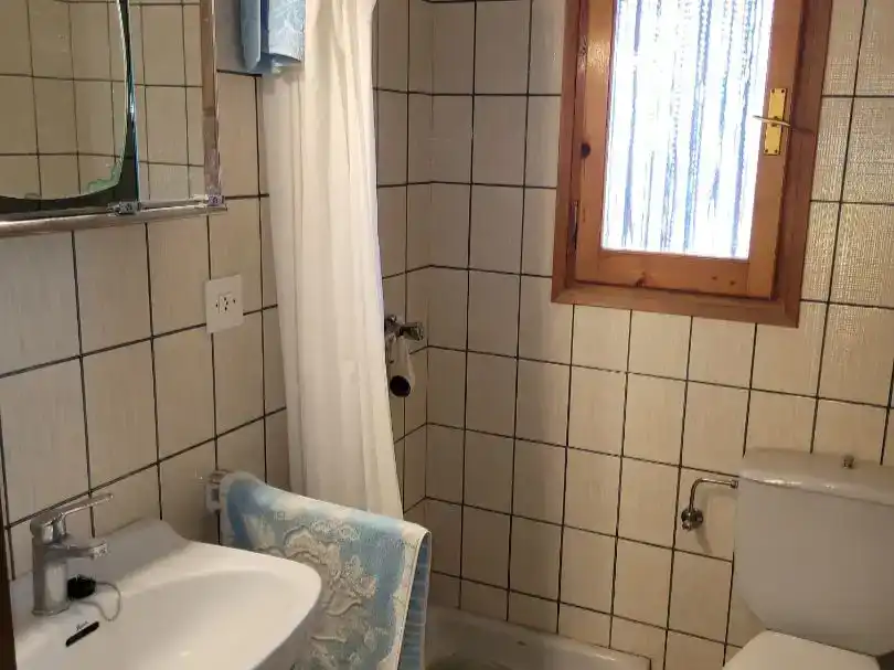 Badezimmer von Wohnung zum Verkauf in La Fresneda mit Klimaanlage, Privatgarten und Abstellraum