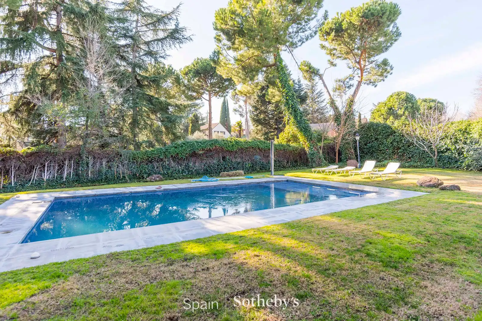 Swimming pool of Houses for sale in La Moraleja  with Air Conditioner, Heating and Private garden