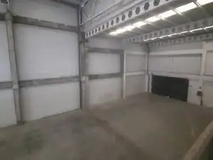 Parkplatz von Fabrikhallen zum Verkauf in Alcorcón