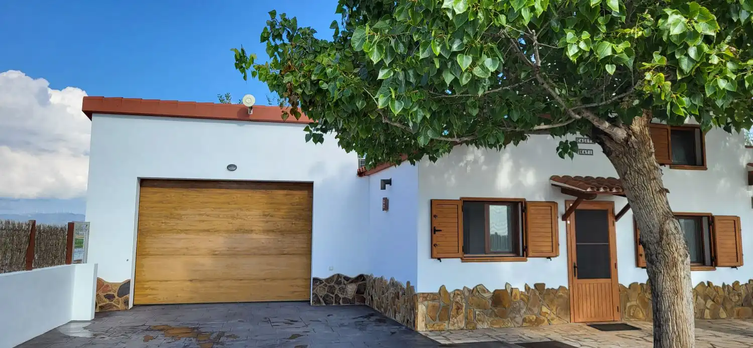 Außenansicht von Haus oder Chalet zum Verkauf in Deltebre mit Klimaanlage und Abstellraum
