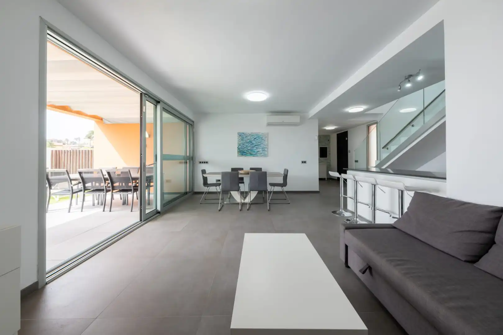 Sala d'estar de Casa o xalet en venda en San Bartolomé de Tirajana amb Aire condicionat, Jardí privat i Terrassa