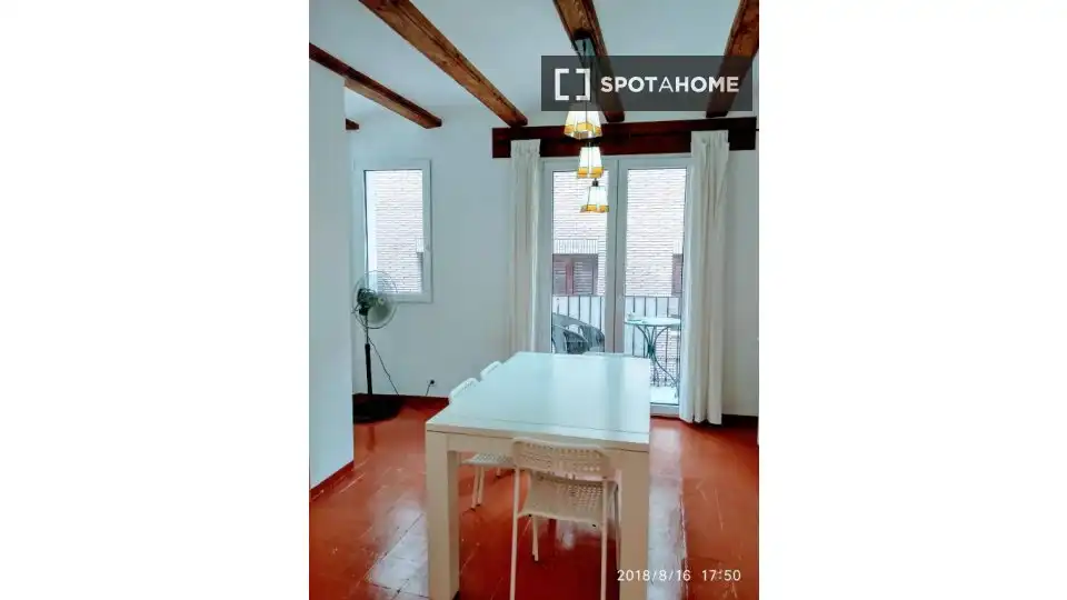 Flat with terrace to rent in Ciutat Vella, imagen 9
