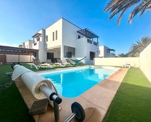 Vista exterior de Casa o xalet en venda en Teguise amb Aire condicionat, Jardí privat i Terrassa