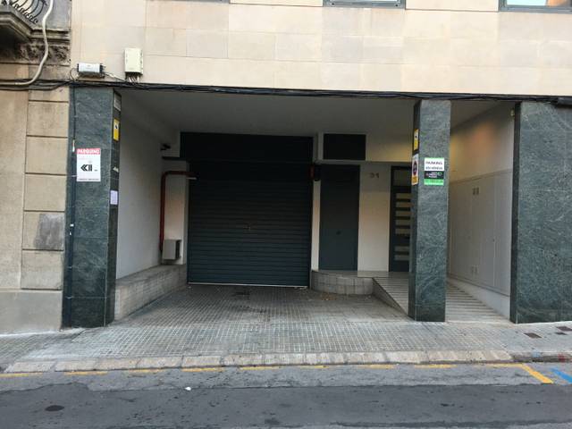 Garaje en Alquiler en Carrer de Sant Leopold, 31 en Barri del Centre