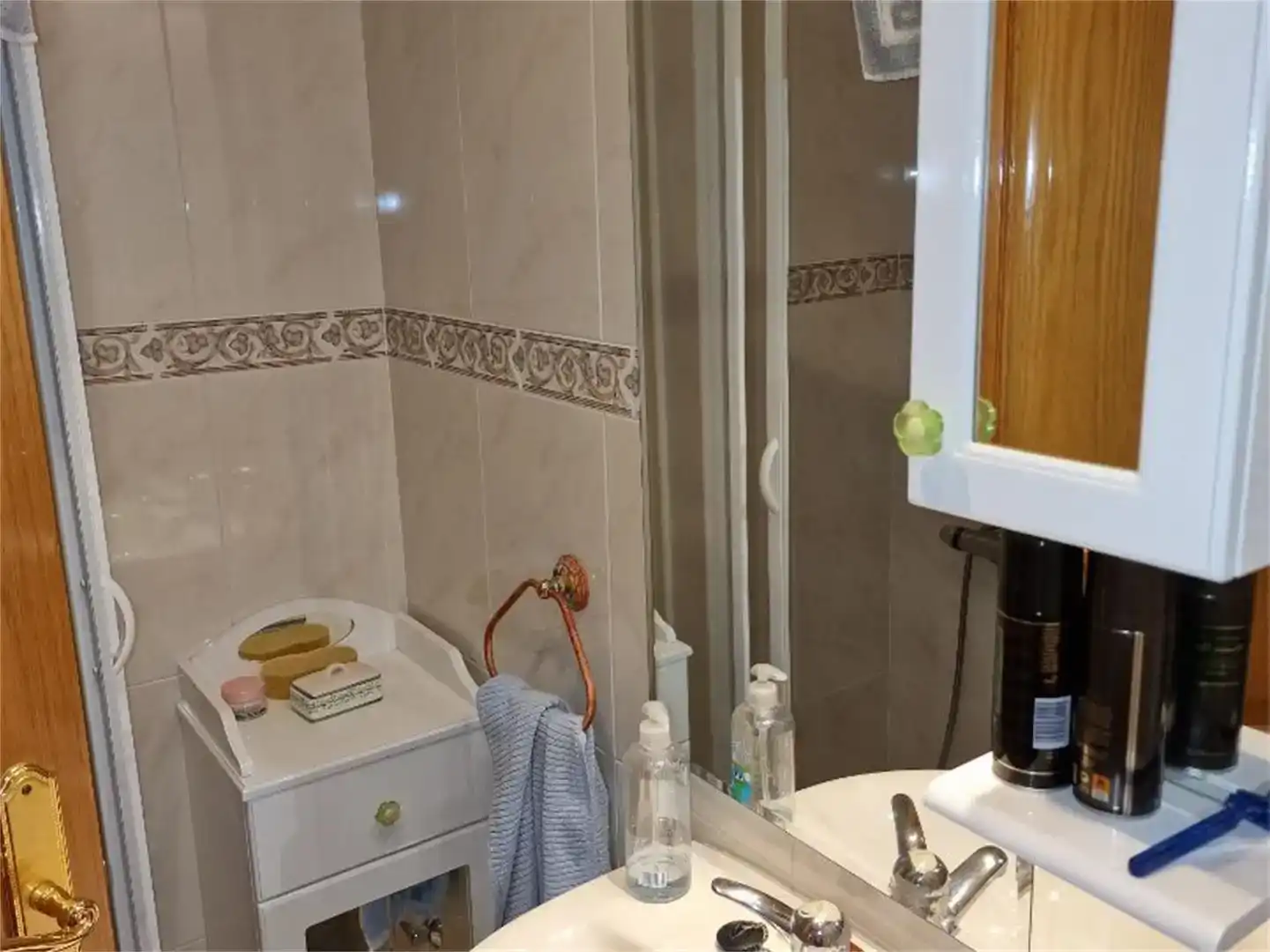 Bany de Pis en venda en Huete amb Parquet, Moblat i Balcó