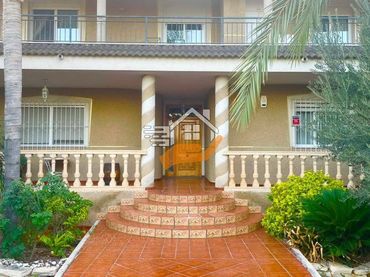 Villa con balcone in vendita a Pedanías Oeste