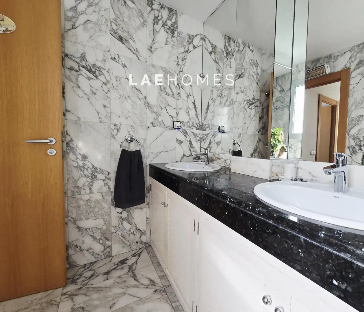 Badezimmer von Dachboden zum Verkauf in Barcelona mit Klimaanlage, Heizung und Parkett