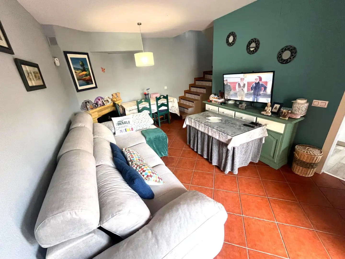 Sala d'estar de Casa adosada en venda en El Portil amb Moblat i Balcó