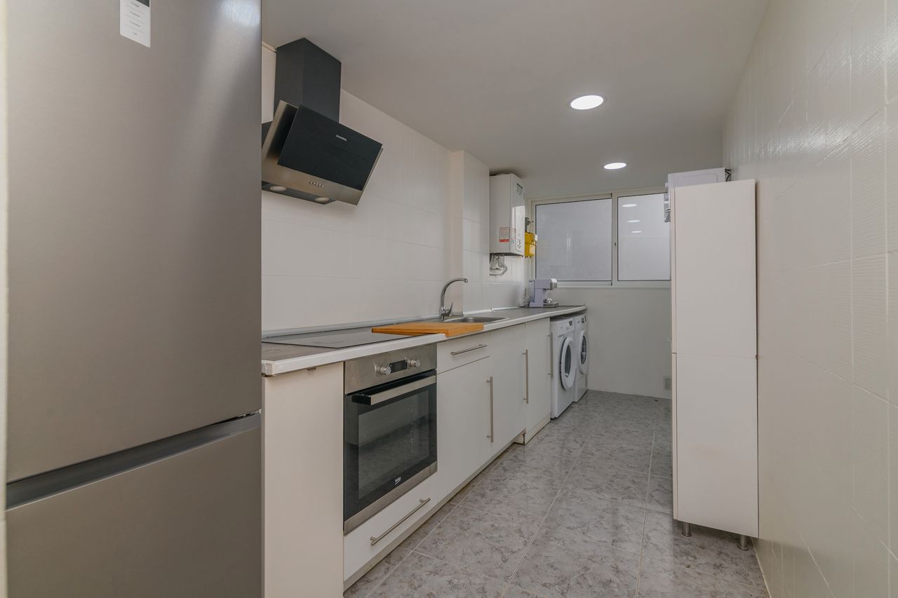 Cuina de Pis en venda en Sant Feliu de Llobregat amb Calefacció, Parquet i Forn