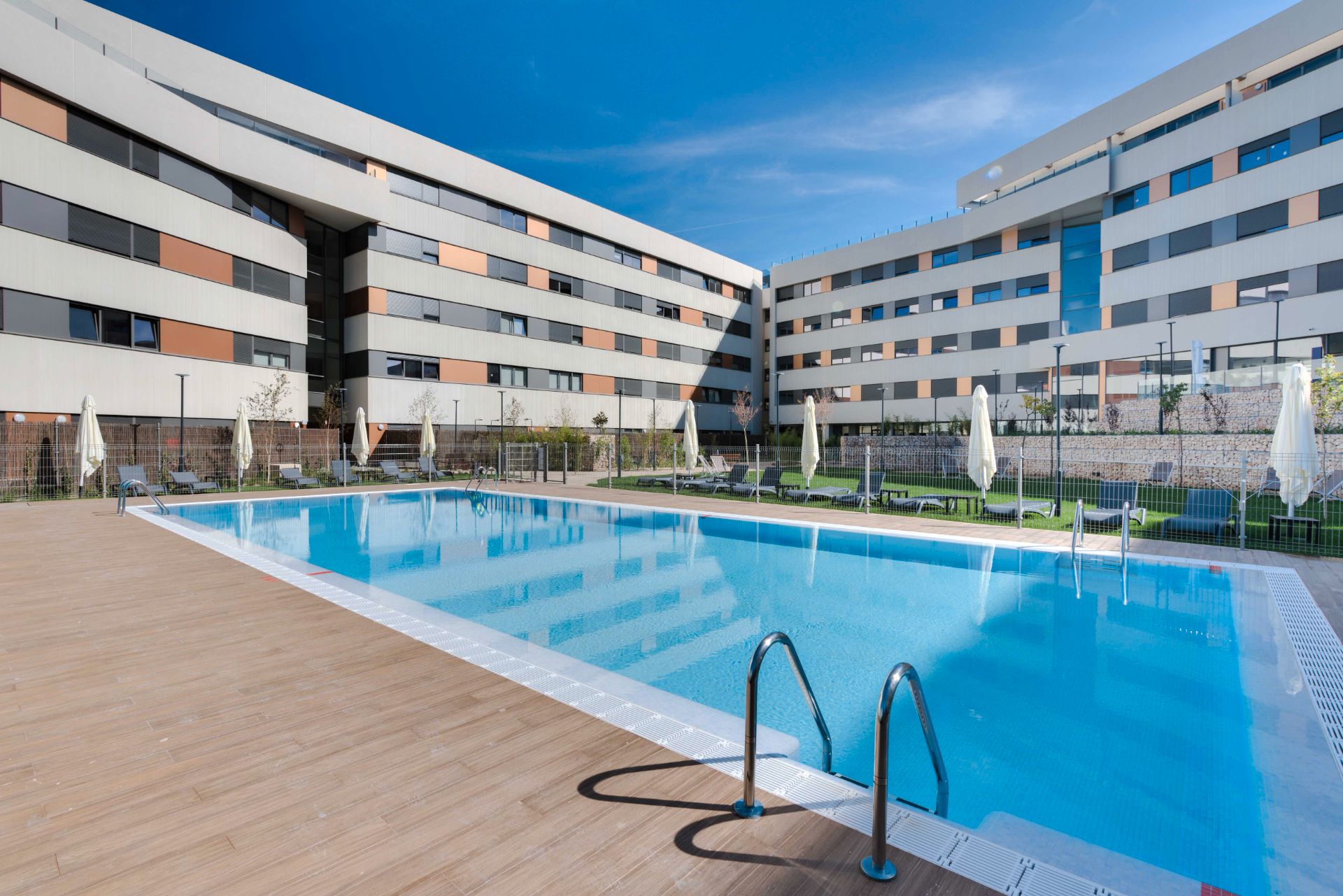 Piscina de Estudi de lloguer en Alcobendas amb Aire condicionat, Calefacció i Moblat