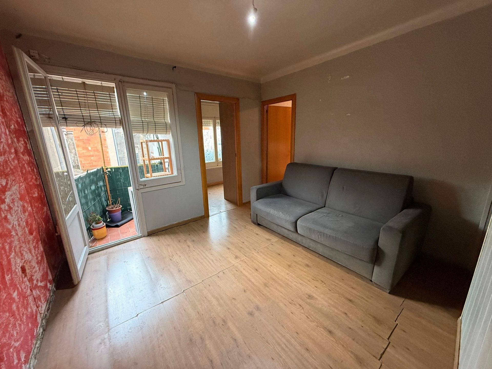 Sala d'estar de Pis en venda en Cornellà de Llobregat amb Balcó