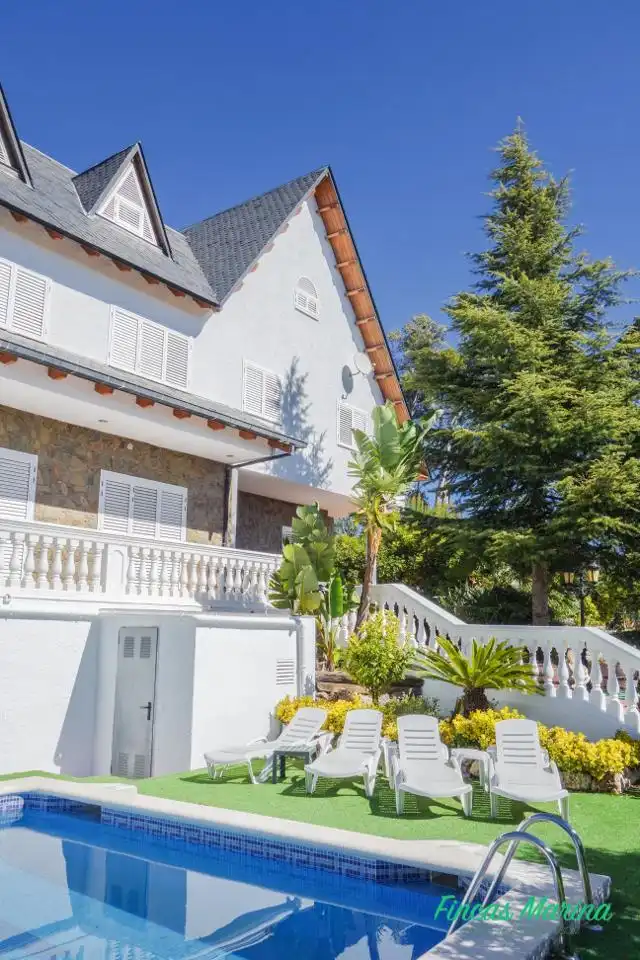 Vista exterior de Casa o xalet en venda en Gavà amb Aire condicionat, Calefacció i Jardí privat