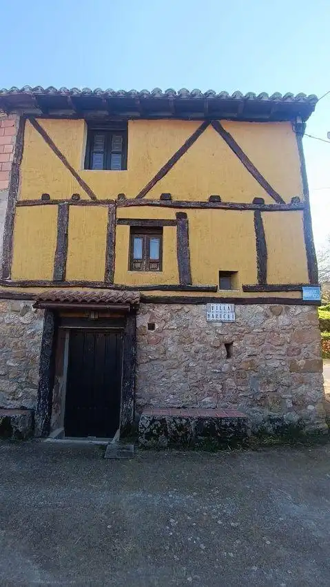 Vista exterior de Finca rústica en venda en Oña amb Calefacció, Jardí privat i Moblat