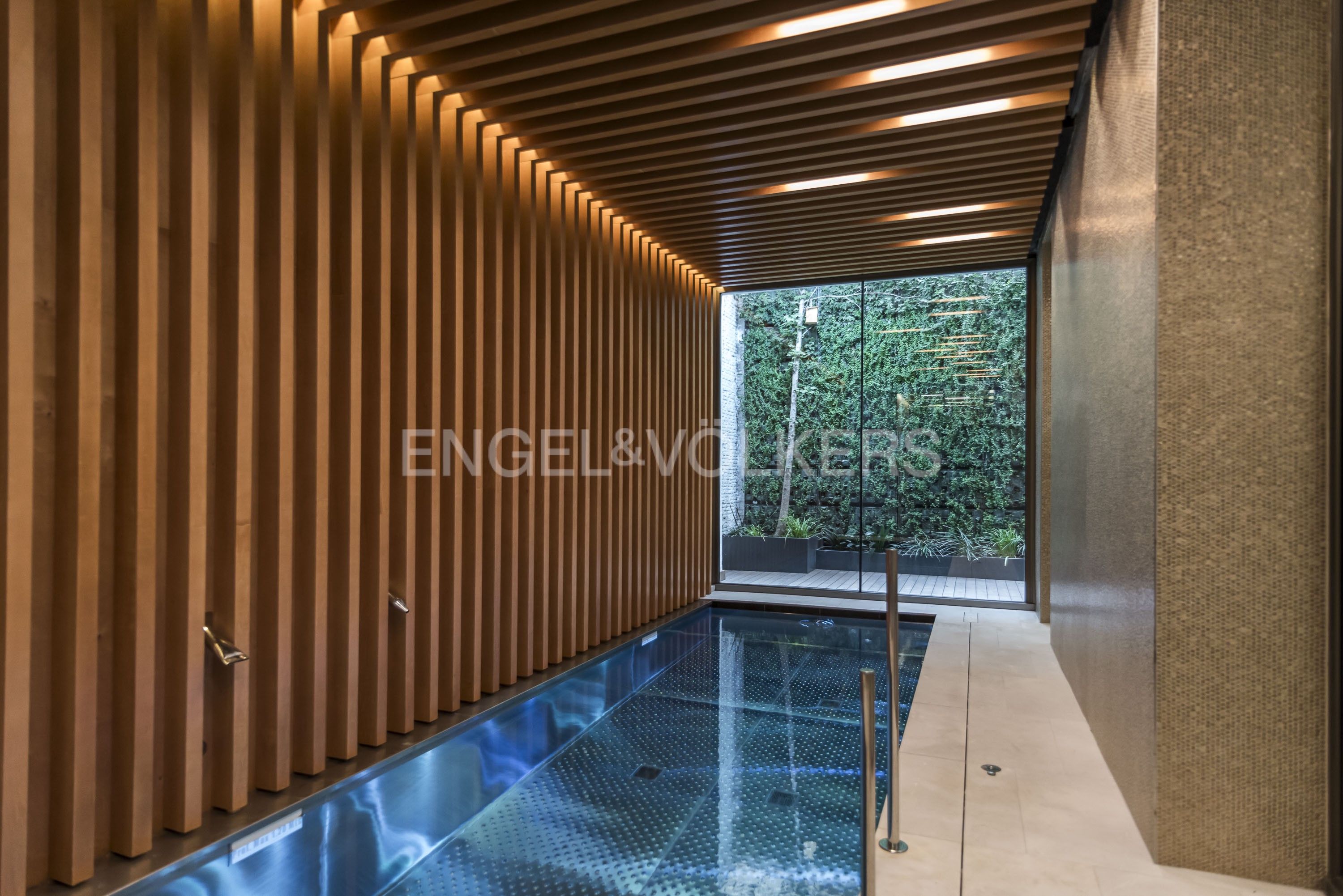 Swimming pool of Apartment for sale in  Madrid Capital  with Air Conditioner, Heating and Parquet flooring