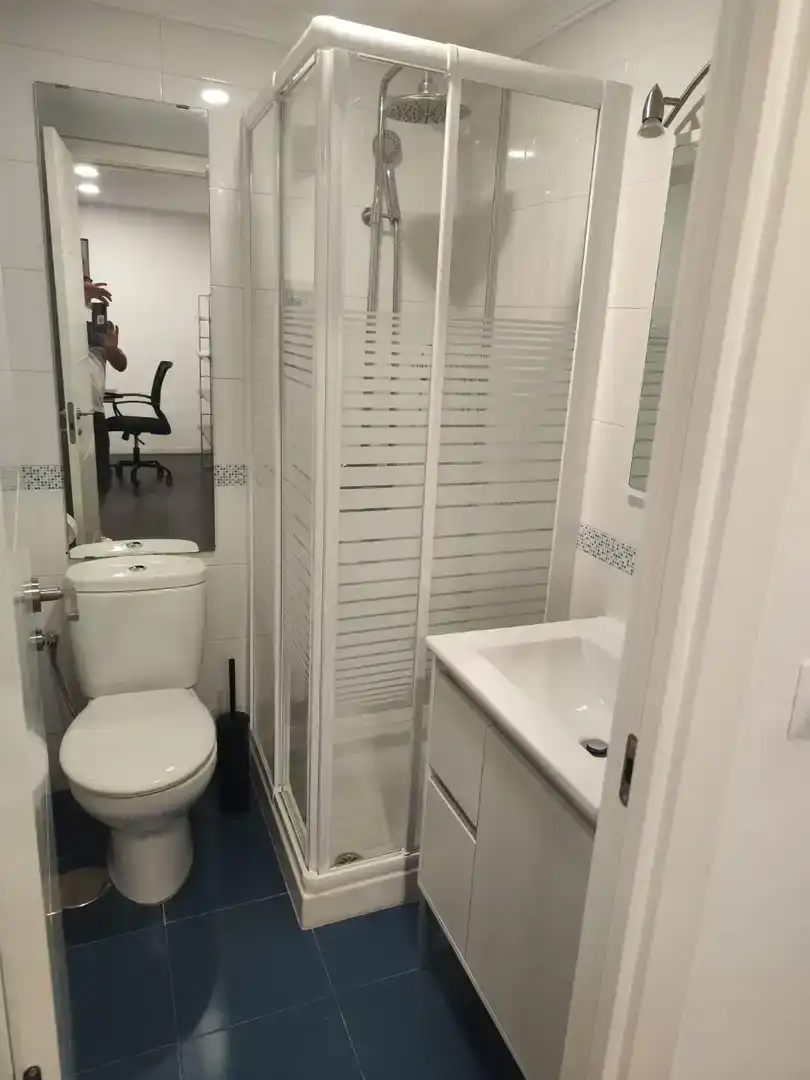 Badezimmer von Wohnung zur Miete in Torremolinos mit Klimaanlage, Privatgarten und Abstellraum