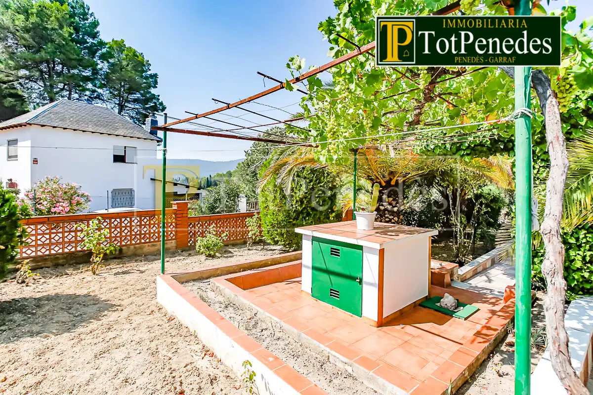Haus oder Chalet zum Verkauf in Querol mit Privatgarten, Schwimmbad und Möbliert