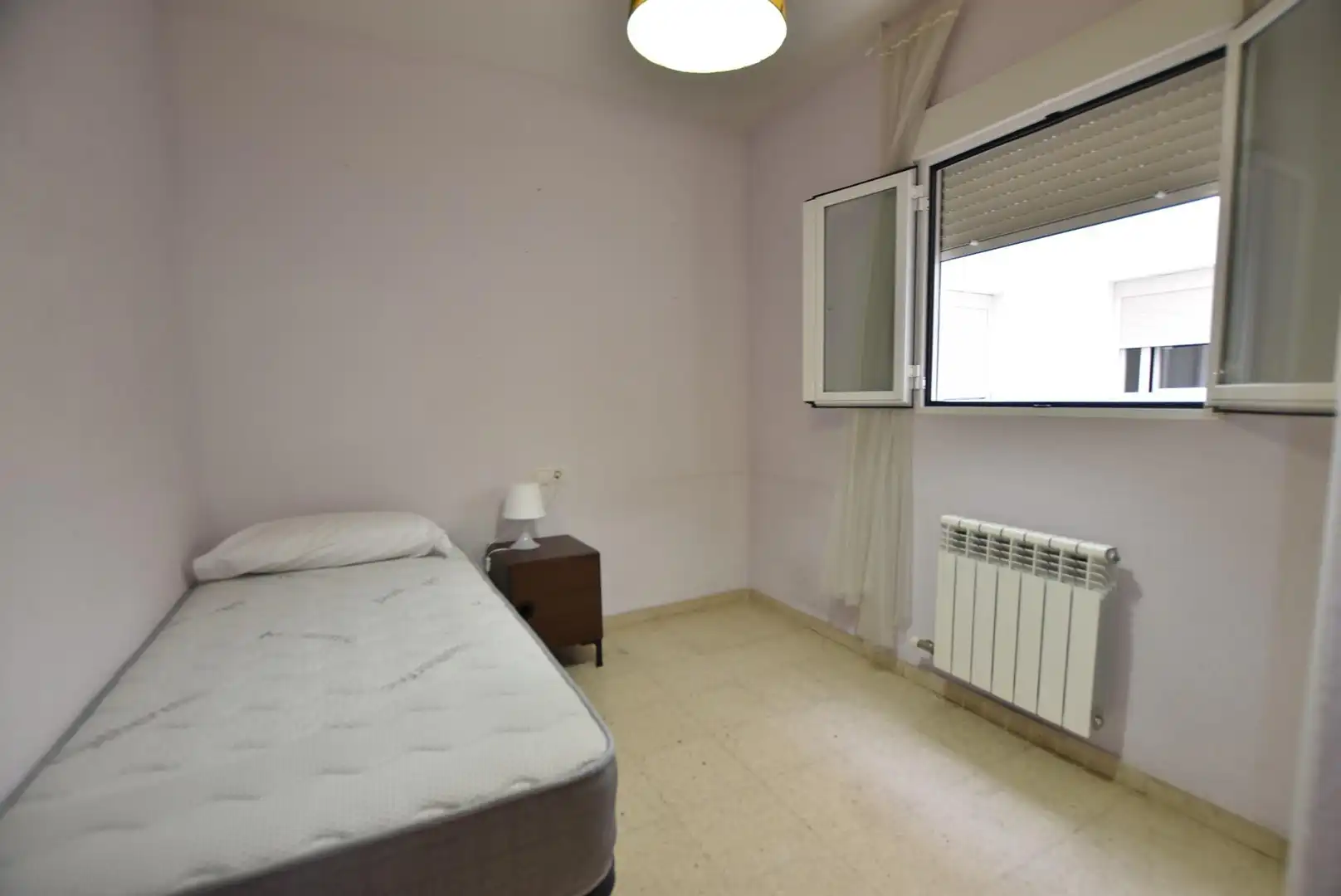 Bedroom of Flat for rent in Granada  with Heating, Furnished and Balcony