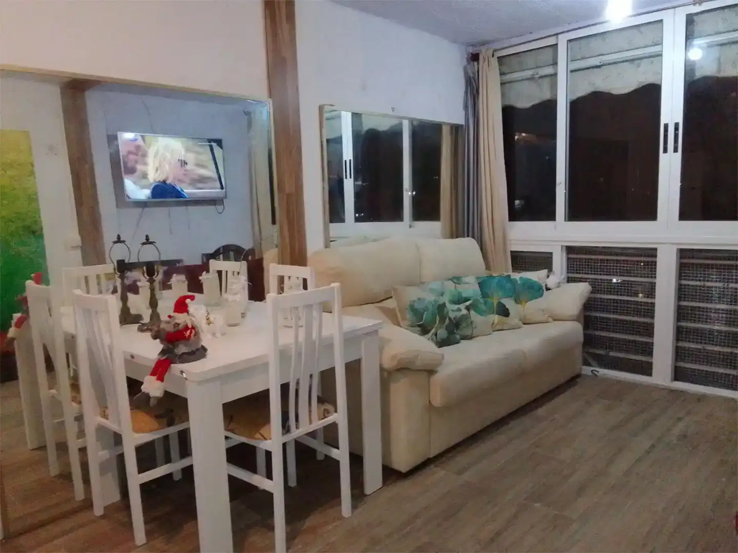 Sala de estar de Estudio de alquiler en Benidorm con Jardín privado, Piscina y Amueblado