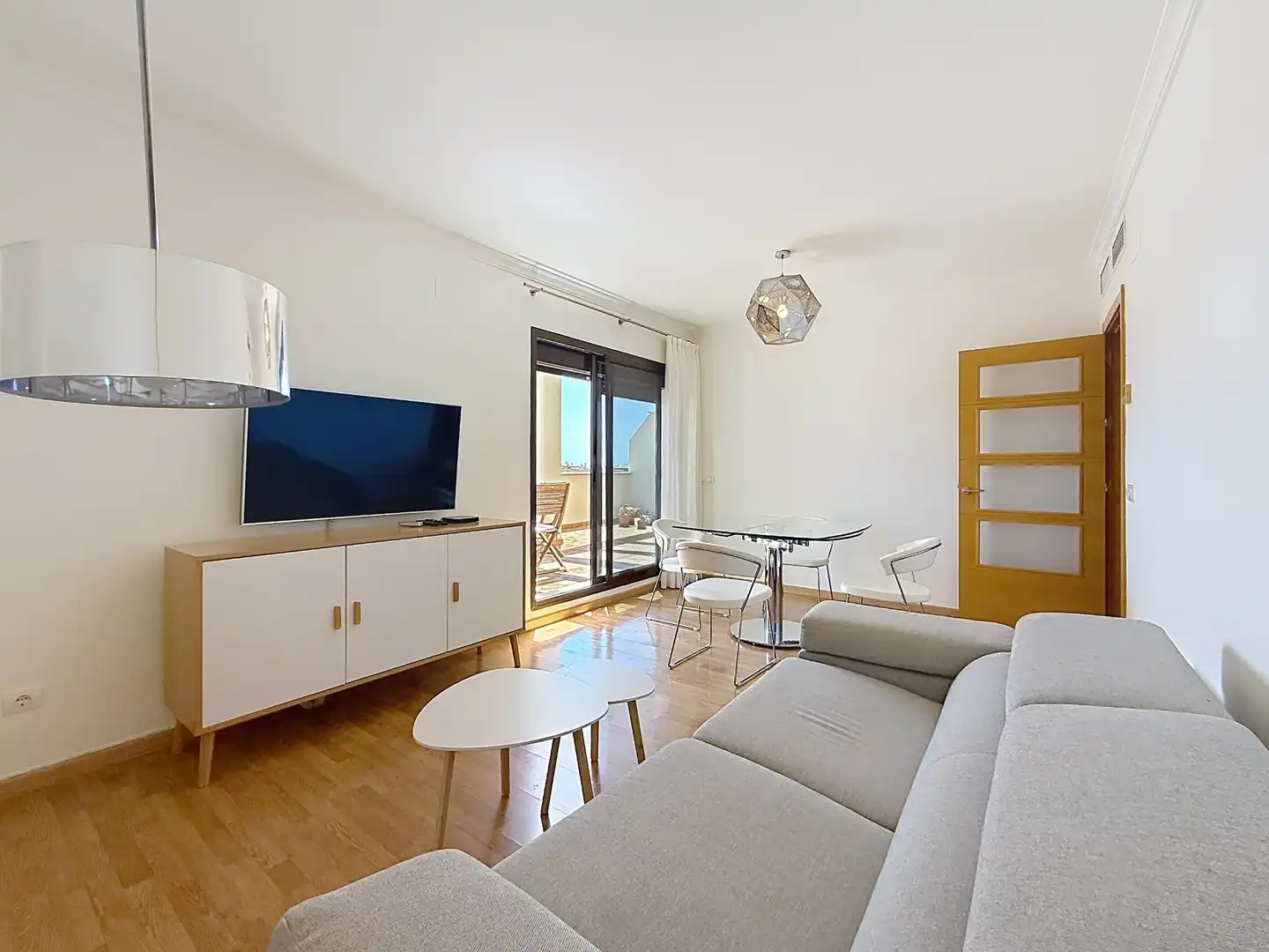 Sala de estar de Ático de alquiler en Málaga con Aire acondicionado, Terraza y Amueblado