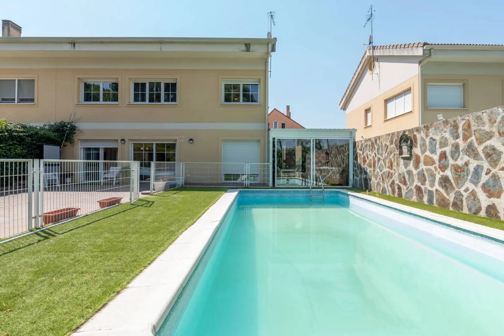 Swimming pool of Houses for sale in Algete  with Air Conditioner, Heating and Private garden