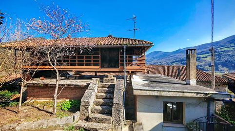 Foto 4 de Casa adosada en venta en Belmonte de Miranda, Asturias