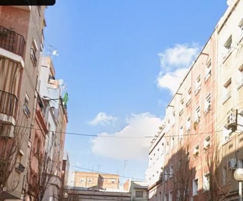 Vista exterior de Pis en venda en L'Hospitalet de Llobregat amb Terrassa i Balcó