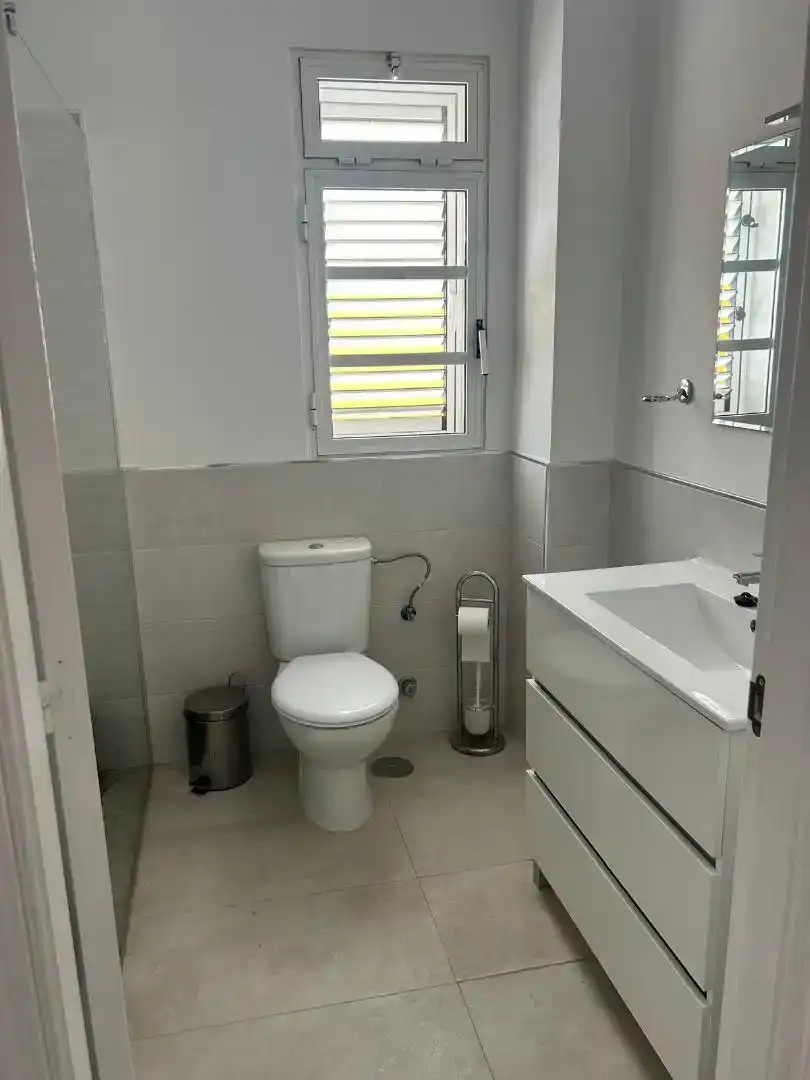 Badezimmer von Maisonette zum Verkauf in Telde mit Abstellraum, Ofen und Balkon
