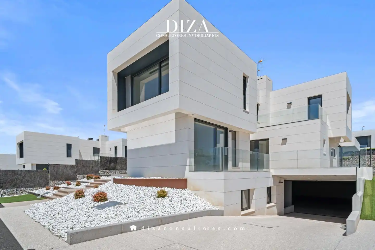 Vista exterior de Casa o xalet de lloguer en Majadahonda amb Aire condicionat, Calefacció i Jardí privat